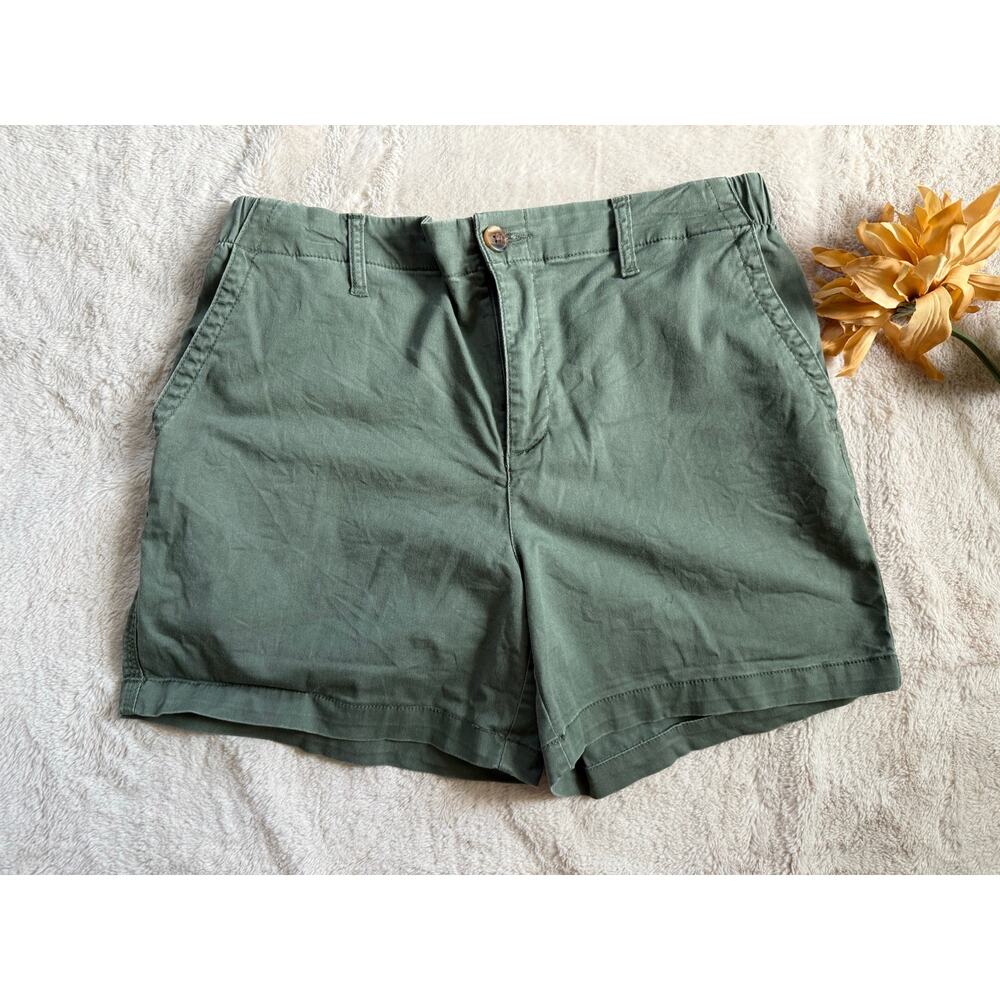 Old Navy Green Everyday Chino Shorts Size Medium